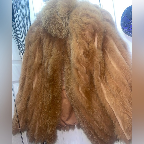 Authentic Fox Fur Coat- Henig Furs- PERFECT Condition, Like New - Picture 2 of 8